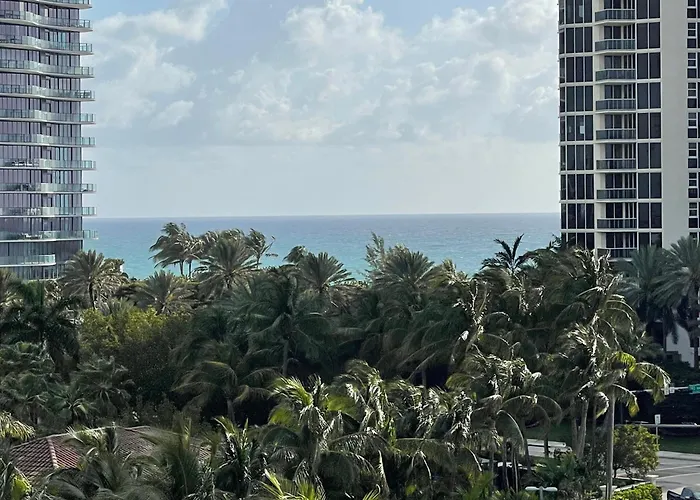 Stunning Apt! Oceanview! Parking Included
