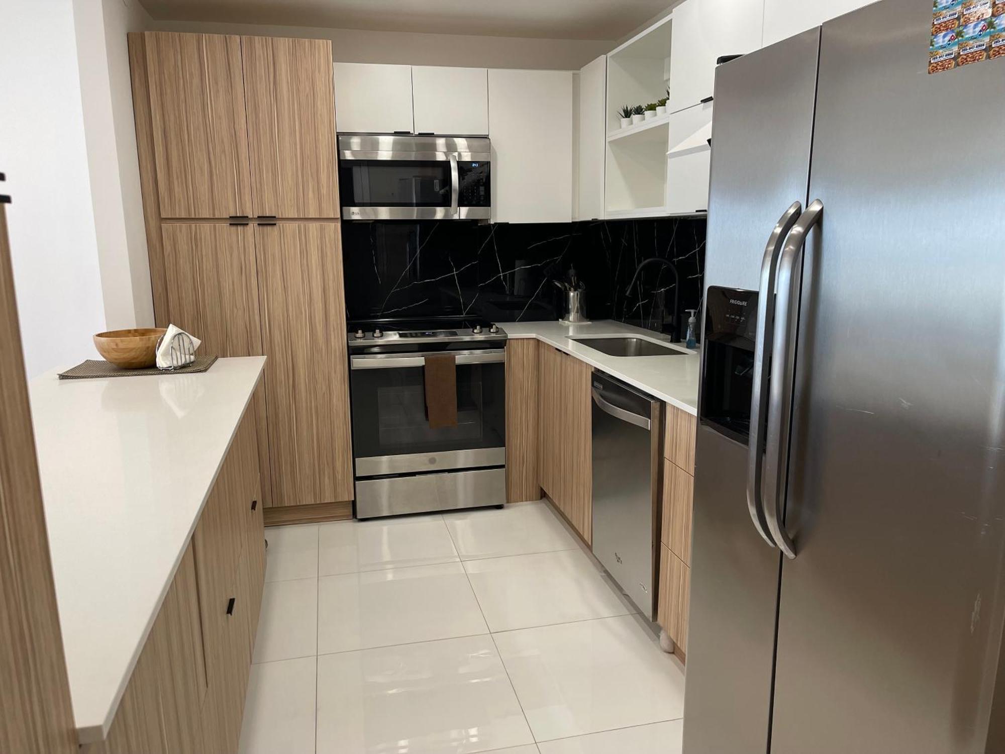 Stunning Apt! Oceanview! Parking Included Apartment *