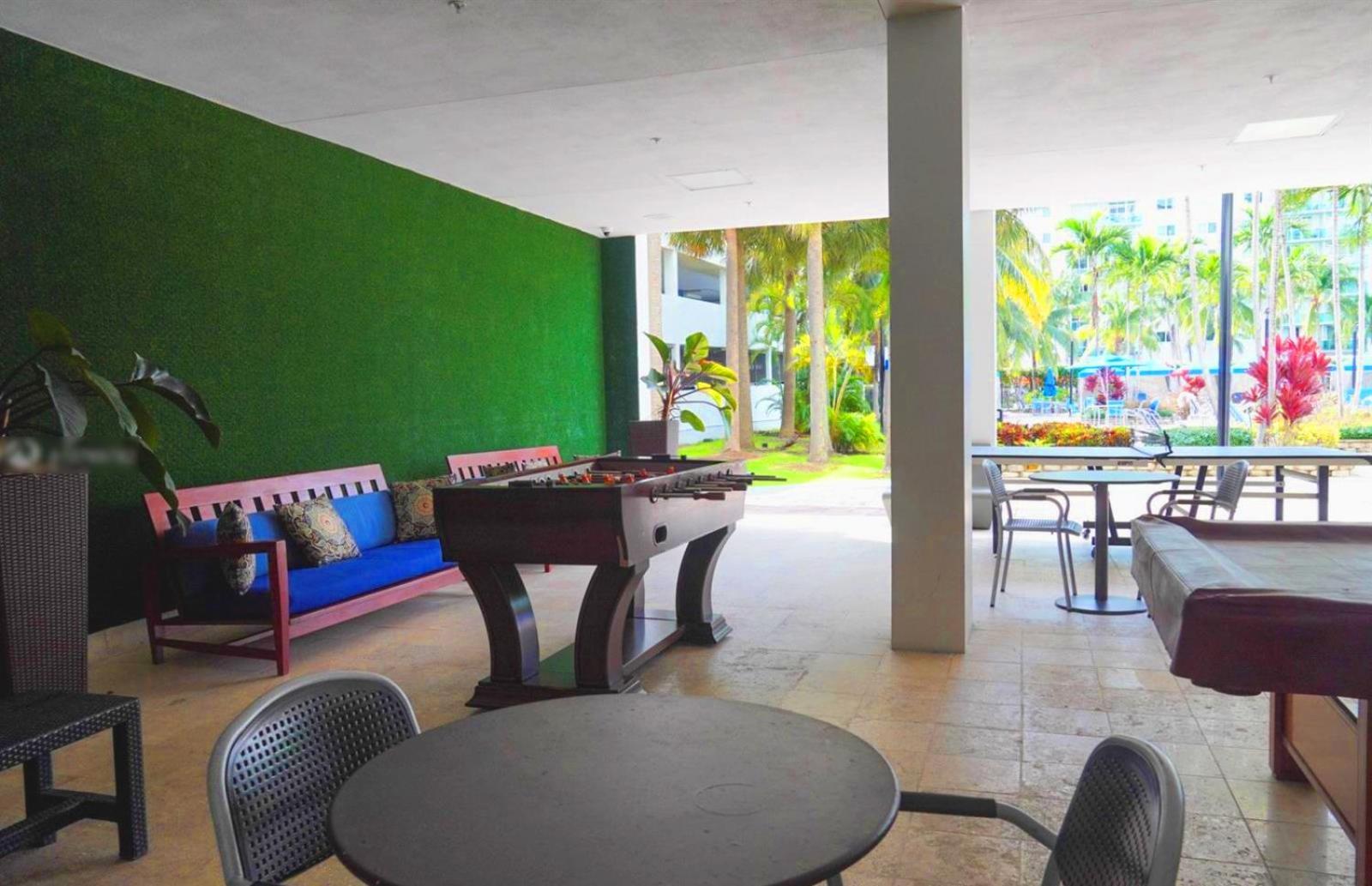 Stunning Apt! Oceanview! Parking Included *