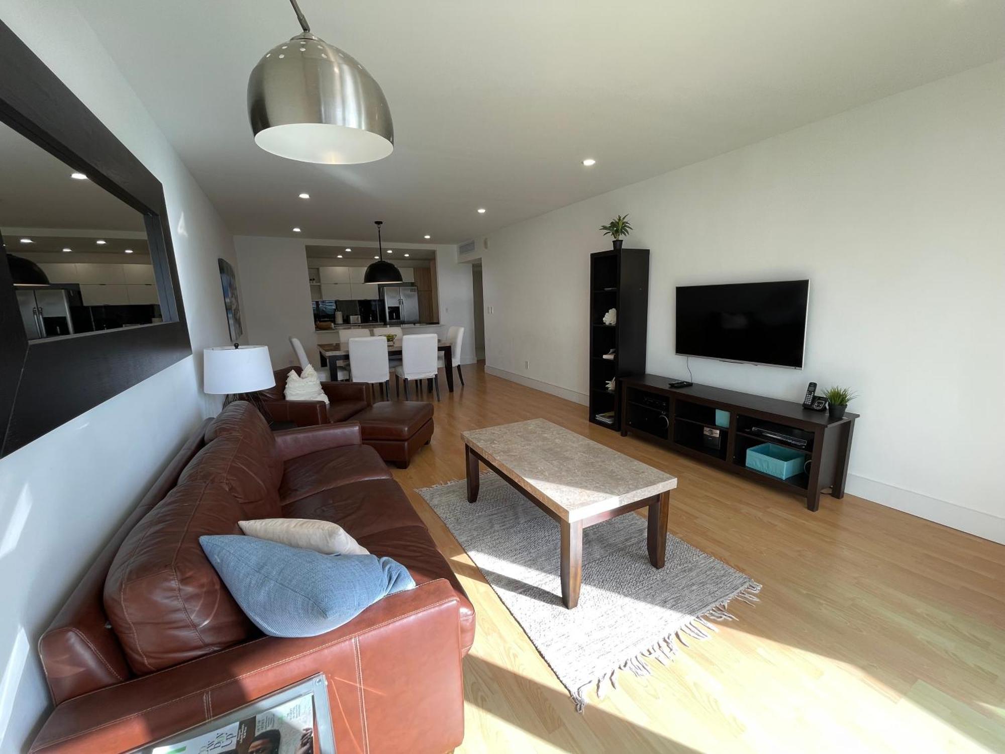 Stunning Apt! Oceanview! Parking Included Apartment