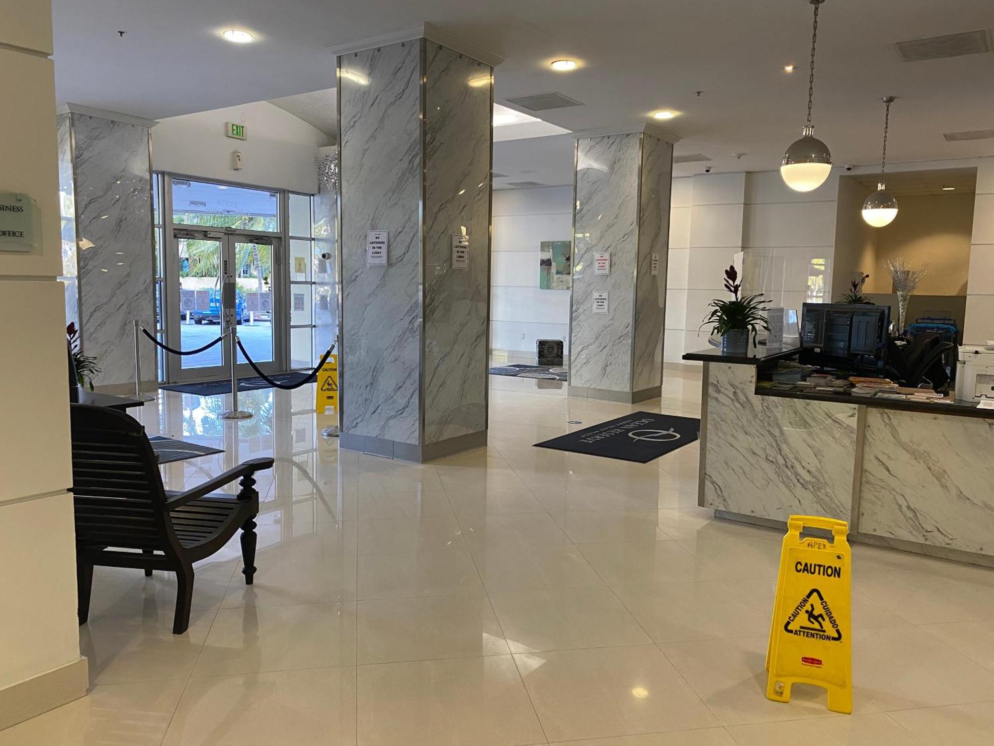 Stunning Apt! Oceanview! Parking Included Apartment
