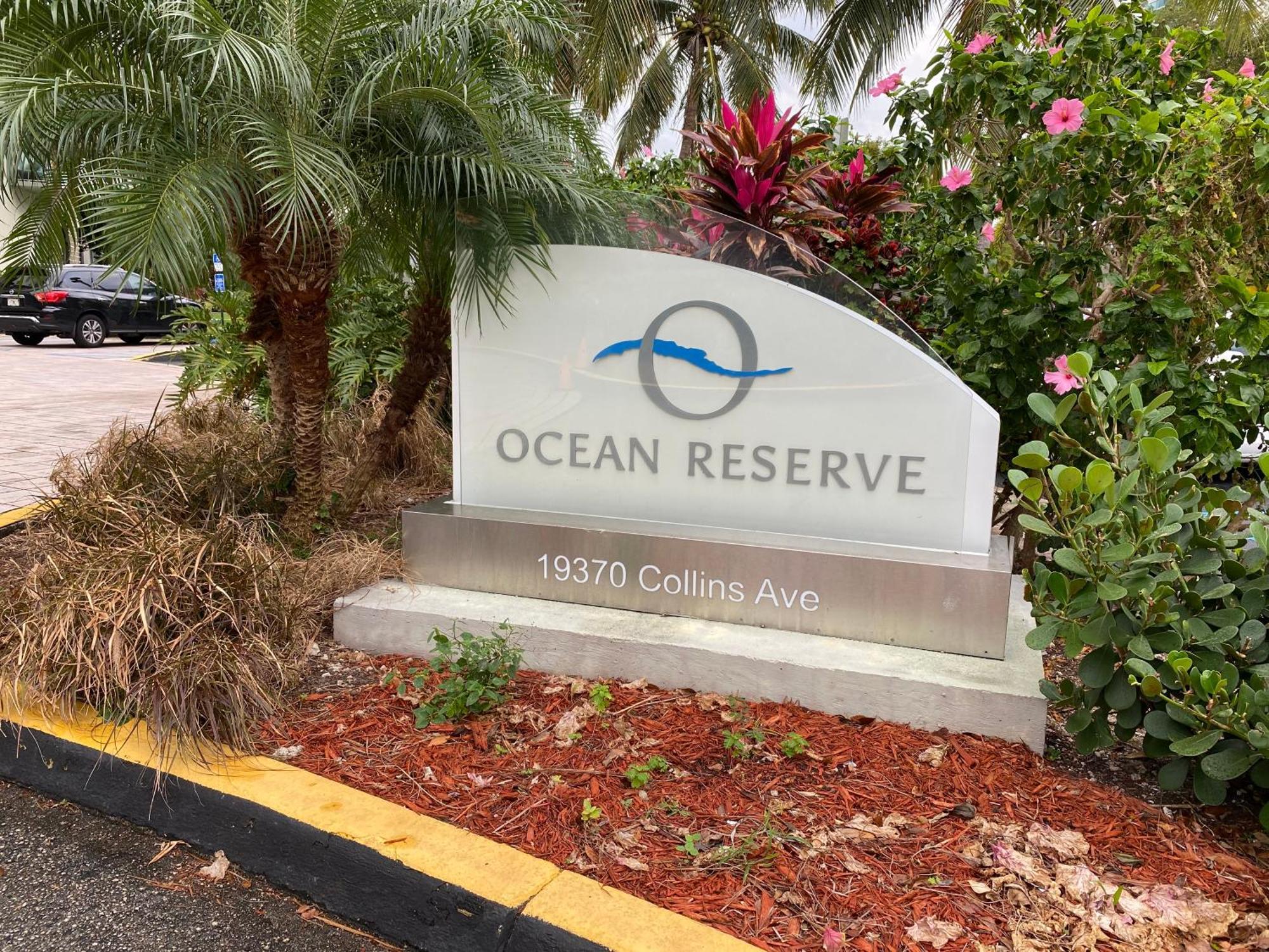 Apartment Stunning Apt! Oceanview! Parking Included *