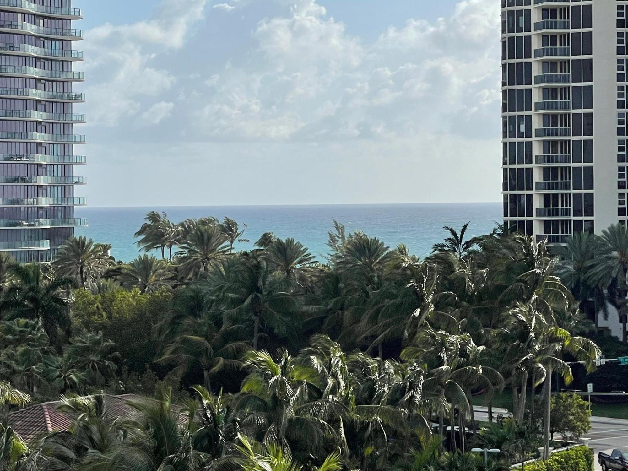 Stunning Apt! Oceanview! Parking Included Apartment Sunny Isles Beach