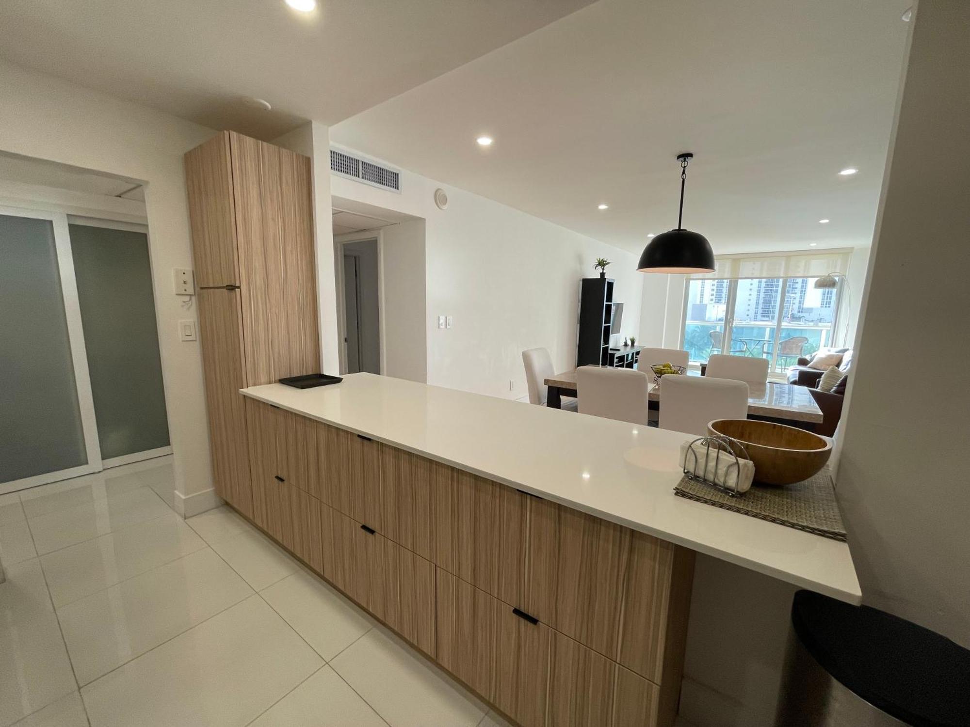 Stunning Apt! Oceanview! Parking Included Sunny Isles Beach