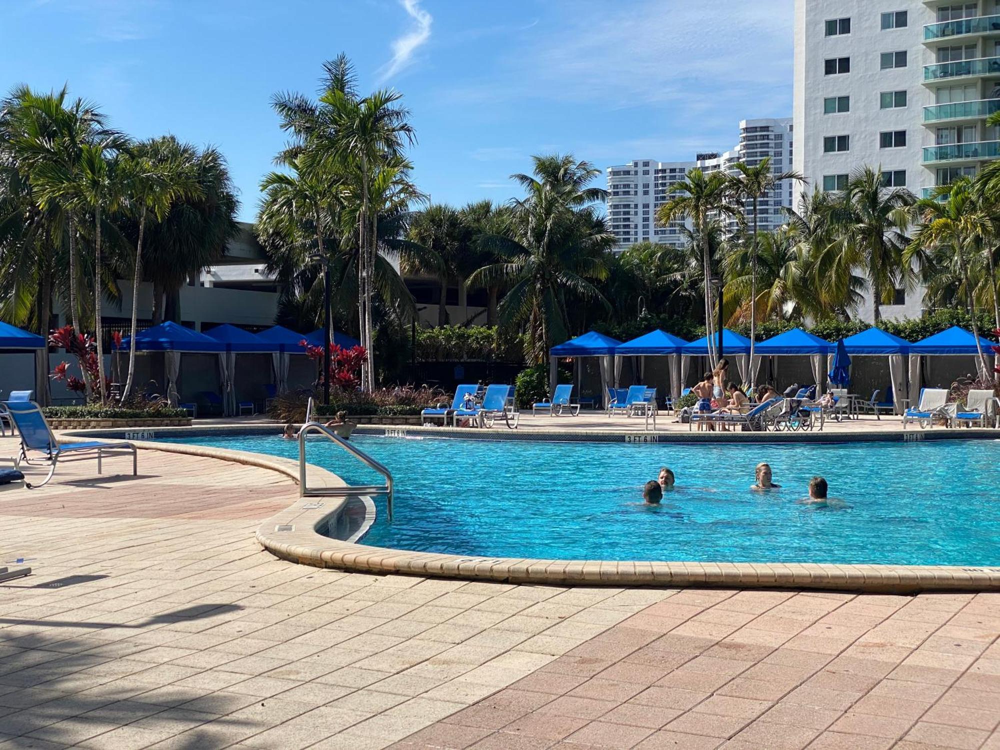 Stunning Apt! Oceanview! Parking Included *